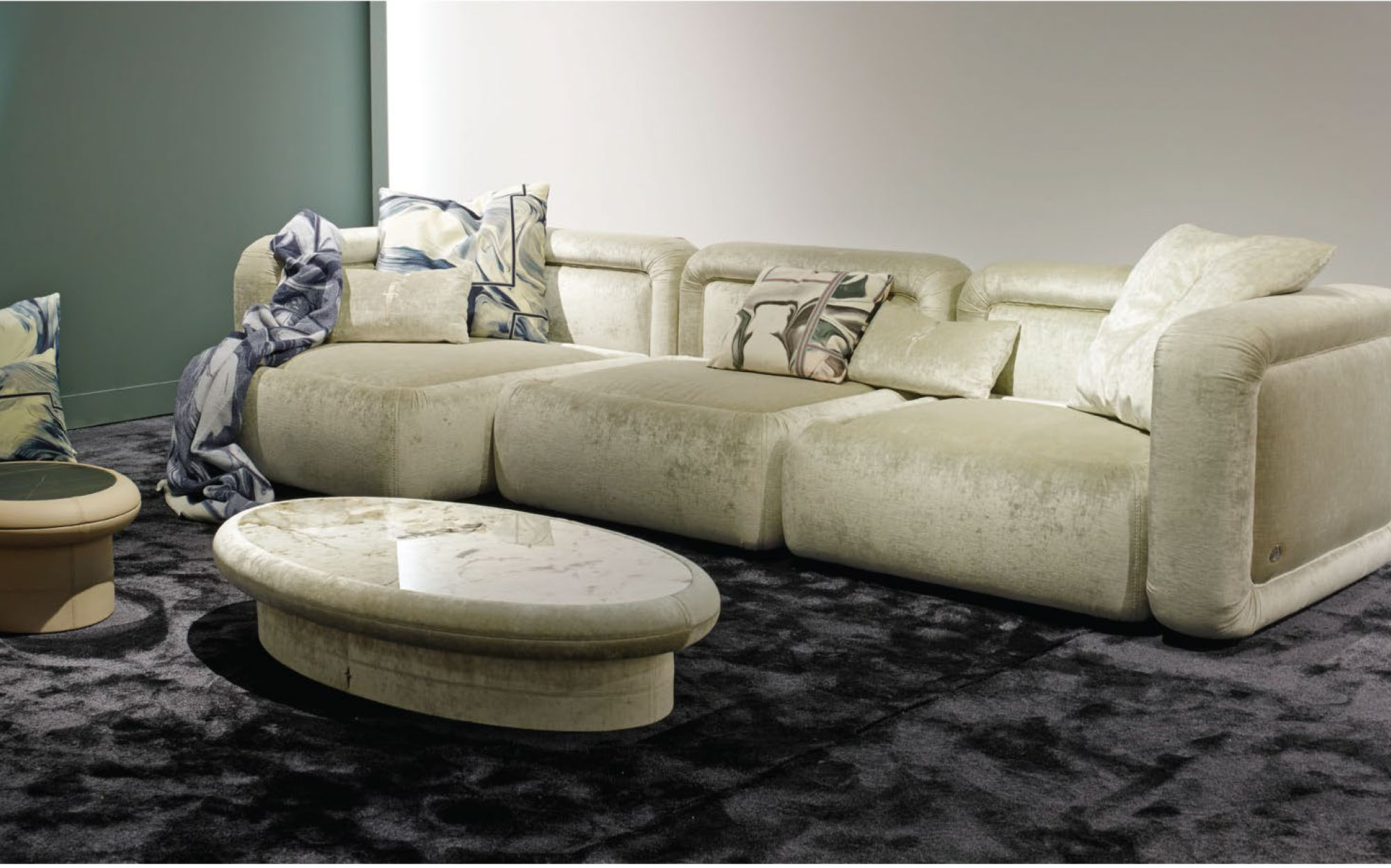 Modern fabric sofa with graphic cushions | Cesare Paciotti Home | 101DOMUS Light fabric modular sofa with decorative cushions by Cesare Paciotti Home