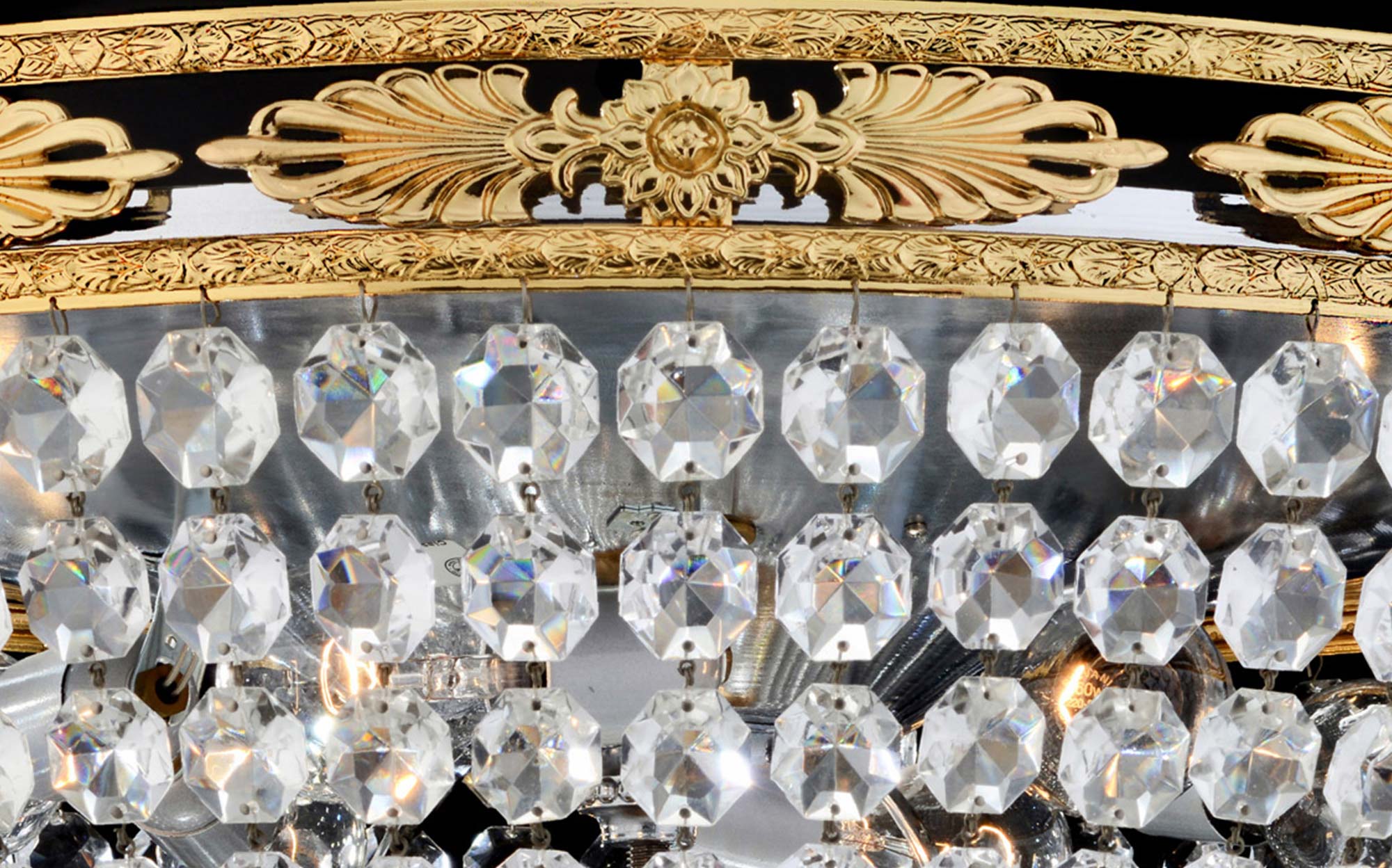 G. Moscatelli Crystal Chandelier Detail | 101domus Luxury crystal chandelier detail by G. Moscatelli with faceted crystal elements and gilded decorative frame, classic Italian ceiling lighting design.