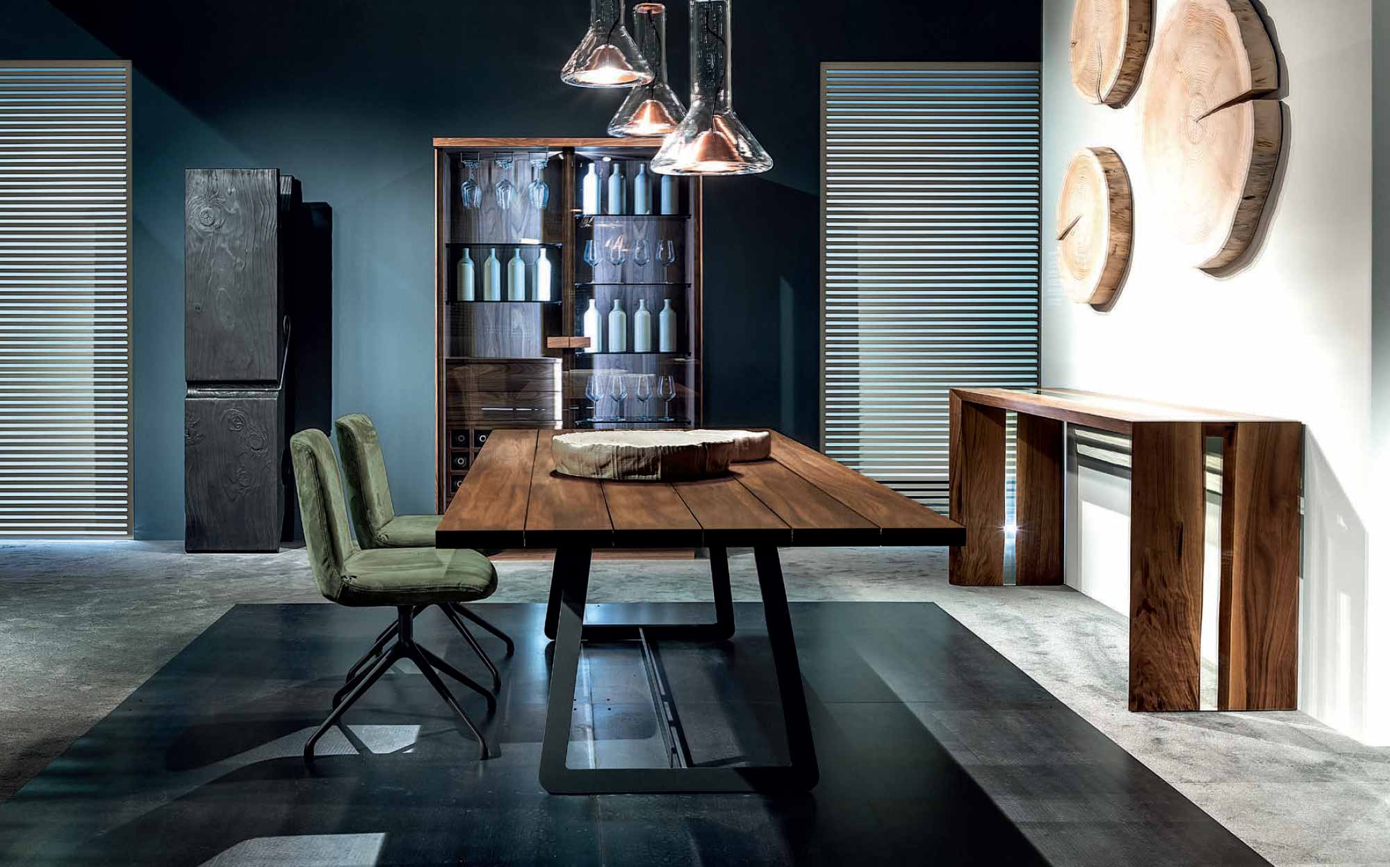 Luxury dining room with solid wood table, metal base and designer lighting &ndash; Riva1920