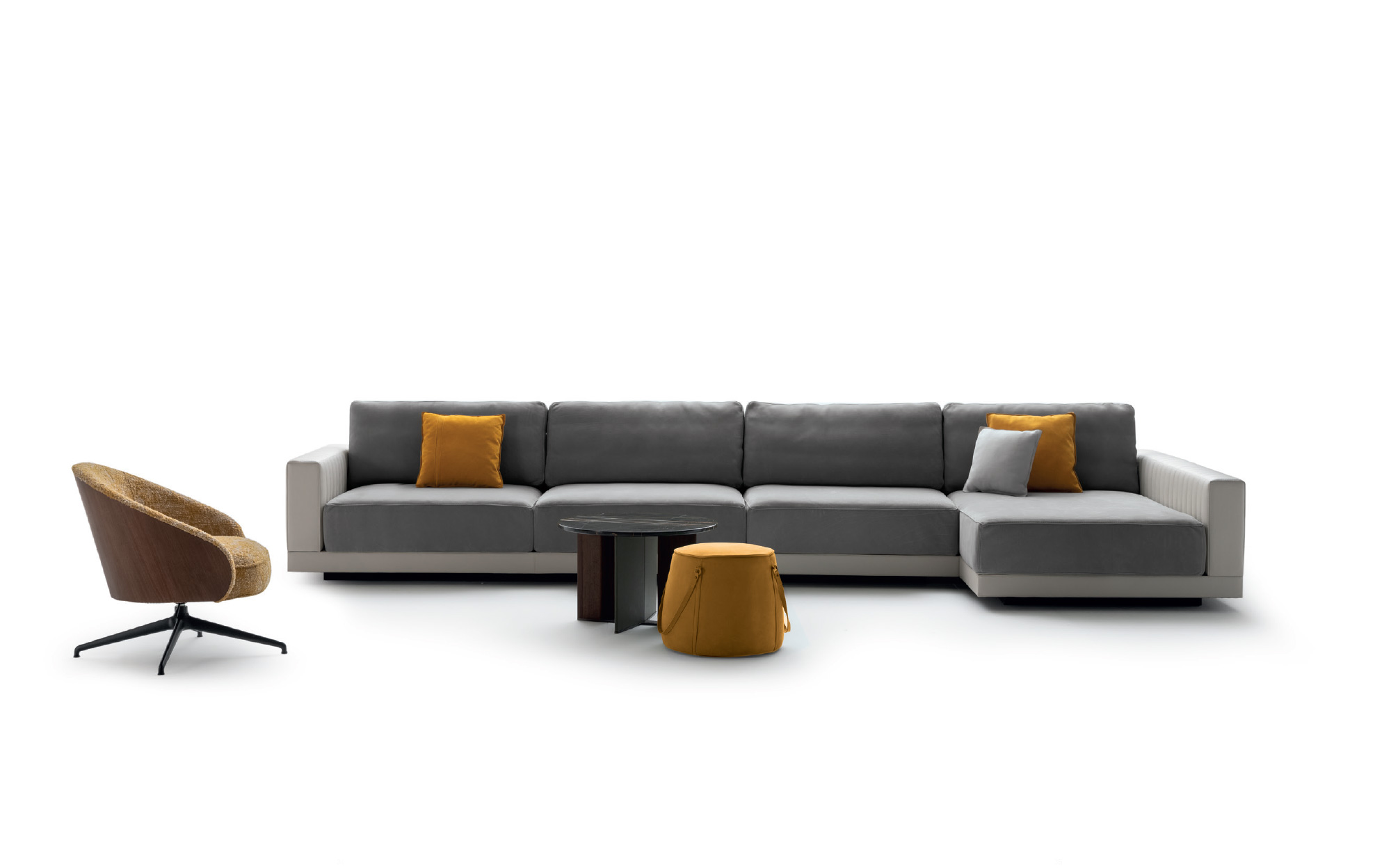 Полноценная гостиная с модульным диваном на деревянной основе и подобранными аксессуарами – коллекция Ulivi 2023 | 101DOMUS