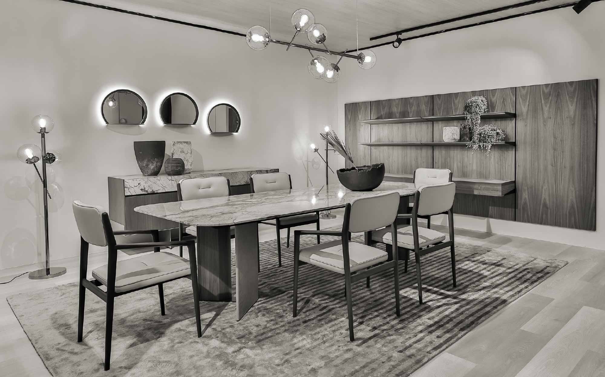 Композиция столовой с деревянным столом, мягкими стульями и навесной консолью – коллекция Ulivi 2023 | 101DOMUS