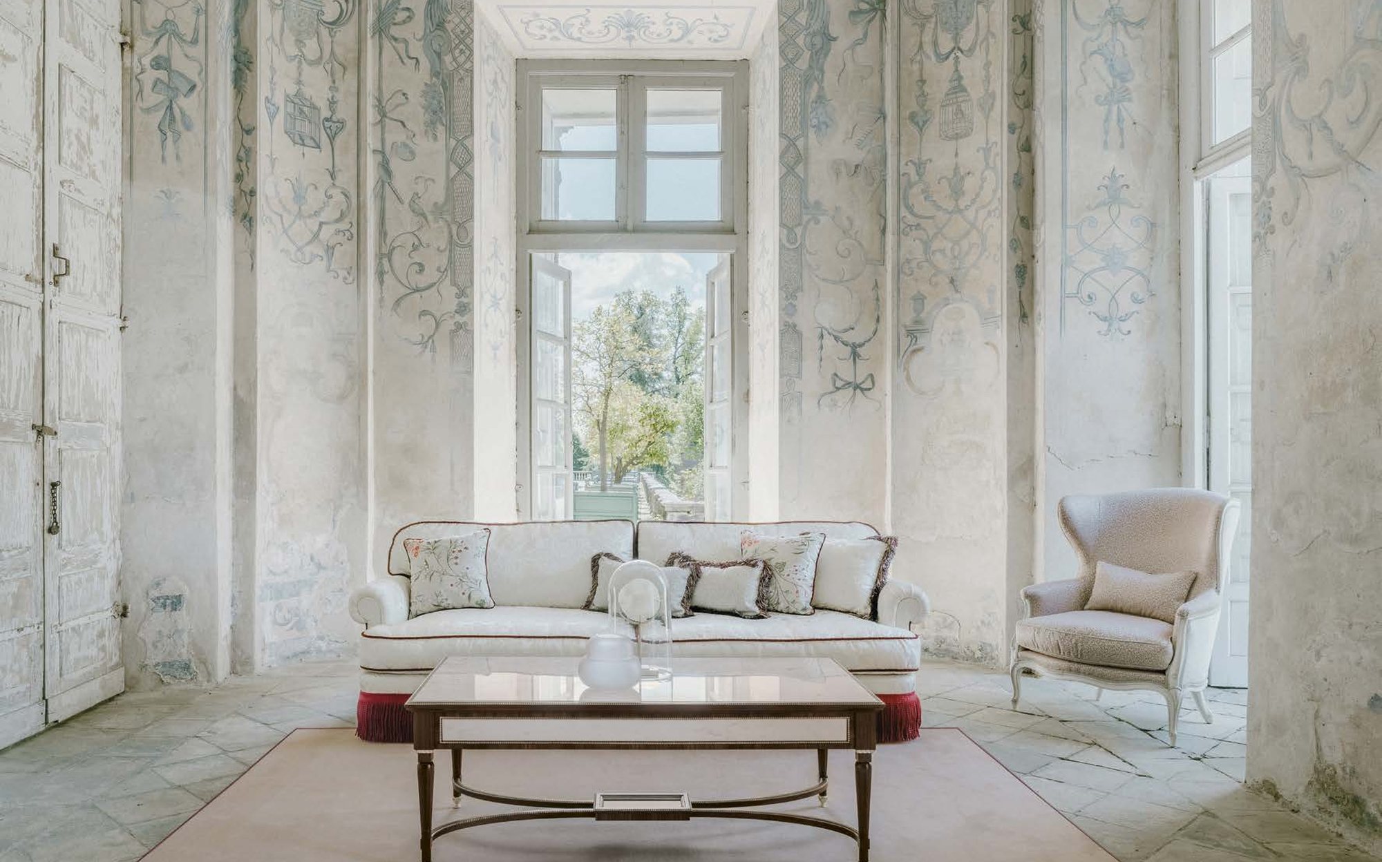 Bellotti Ezio Cromie living room with sofa, bergère armchair and coffee table in frescoed hall Bellotti Ezio Cromie living room with sofa, bergère armchair and coffee table in frescoed hall – classic Italian luxury furniture