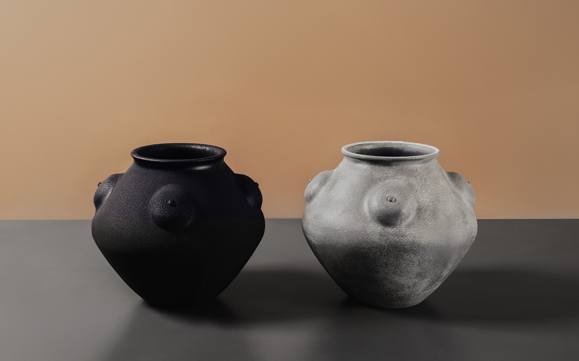 Bitossi Ceramiche New Collection 2026 The Shapes of Resistance vases in black and grey Bitossi Ceramiche New Collection 2026 The Shapes of Resistance vases in black and grey – Italian design ceramics