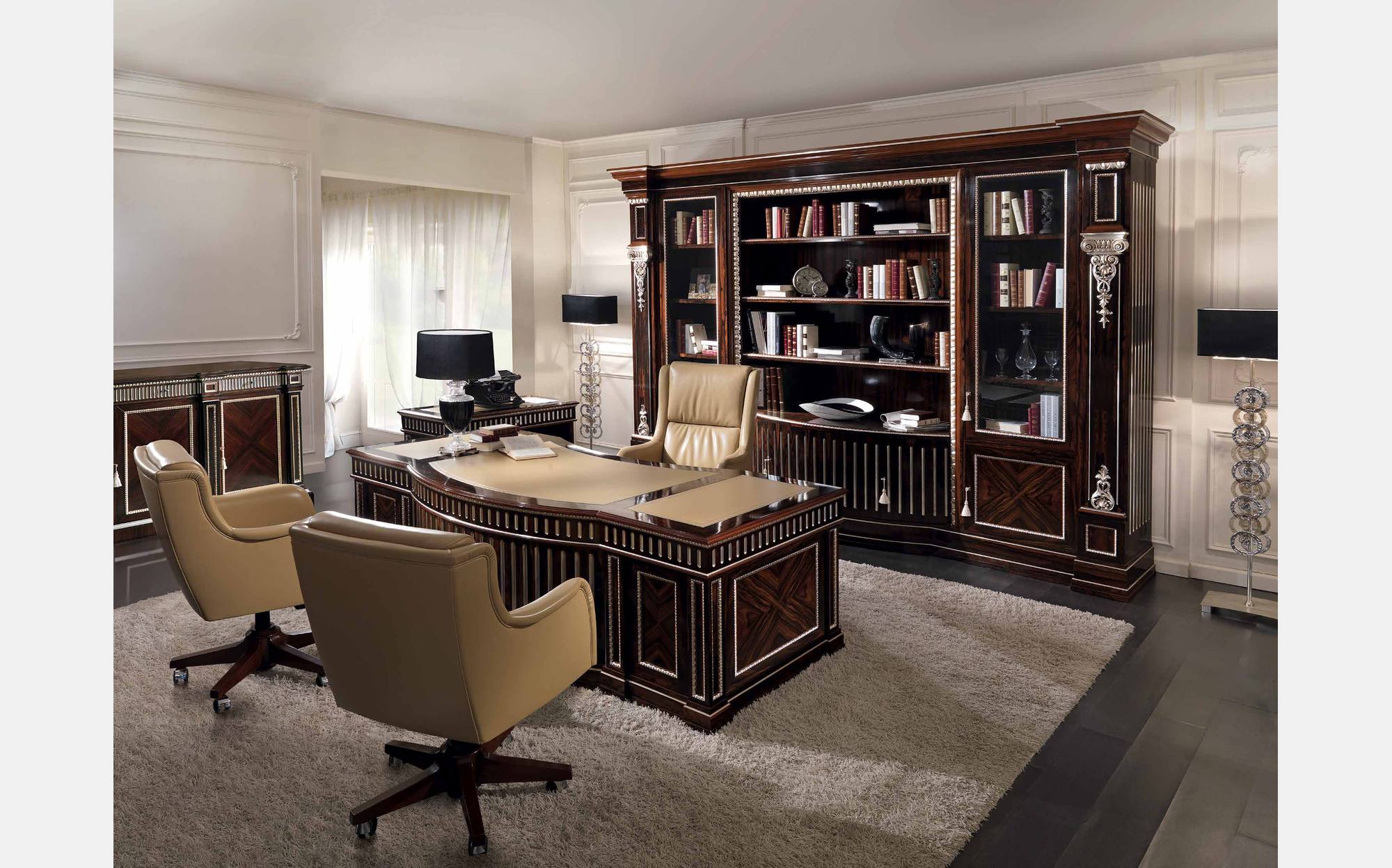 Кабинет руководителя со столом из корня, кожаными креслами и книжным шкафом Ceppi Style Кабинет руководителя со столом из корня, кожаными креслами и книжным шкафом Ceppi Style – итальянская классическая мебель люкс
