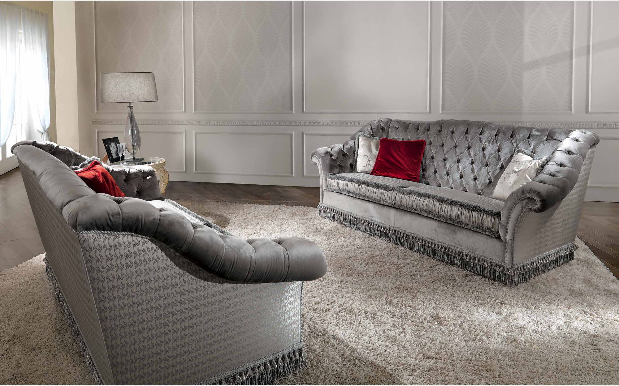 Серые бархатные диваны капитоне с бахромой Ceppi Style Серые бархатные диваны капитоне с бахромой Ceppi Style – итальянская классическая мебель люкс