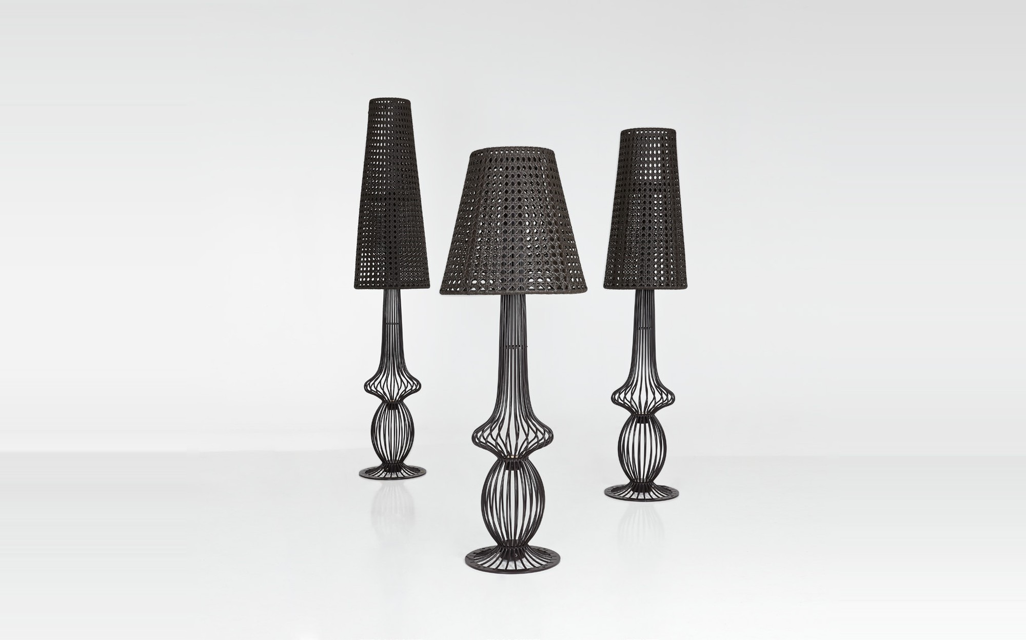 Samuele Mazza Lighting торшери Sole трьох висот Samuele Mazza Lighting торшери Sole трьох висот – італійське вуличне освітлення люкс