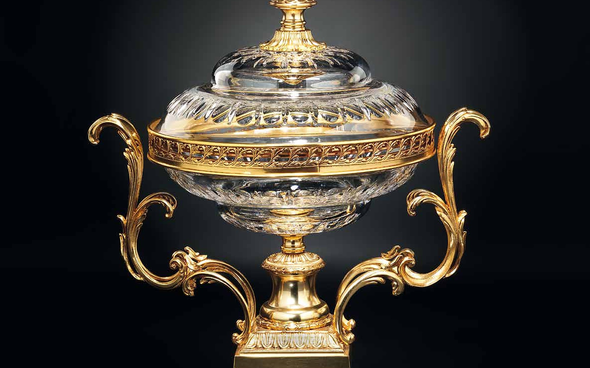I Biagi Renaissance Second Edition lidded crystal bowl with gold handles I Biagi Renaissance Second Edition lidded crystal bowl with gold handles – Italian luxury crystal and gold