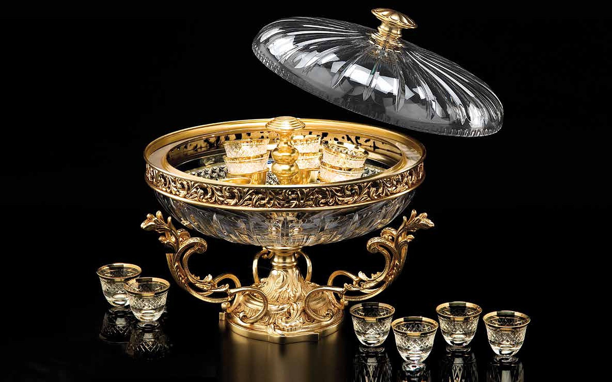 I Biagi Renaissance Second Edition crystal bowl with lid and shot glasses I Biagi Renaissance Second Edition crystal bowl with lid and shot glasses – Italian luxury crystal and gold