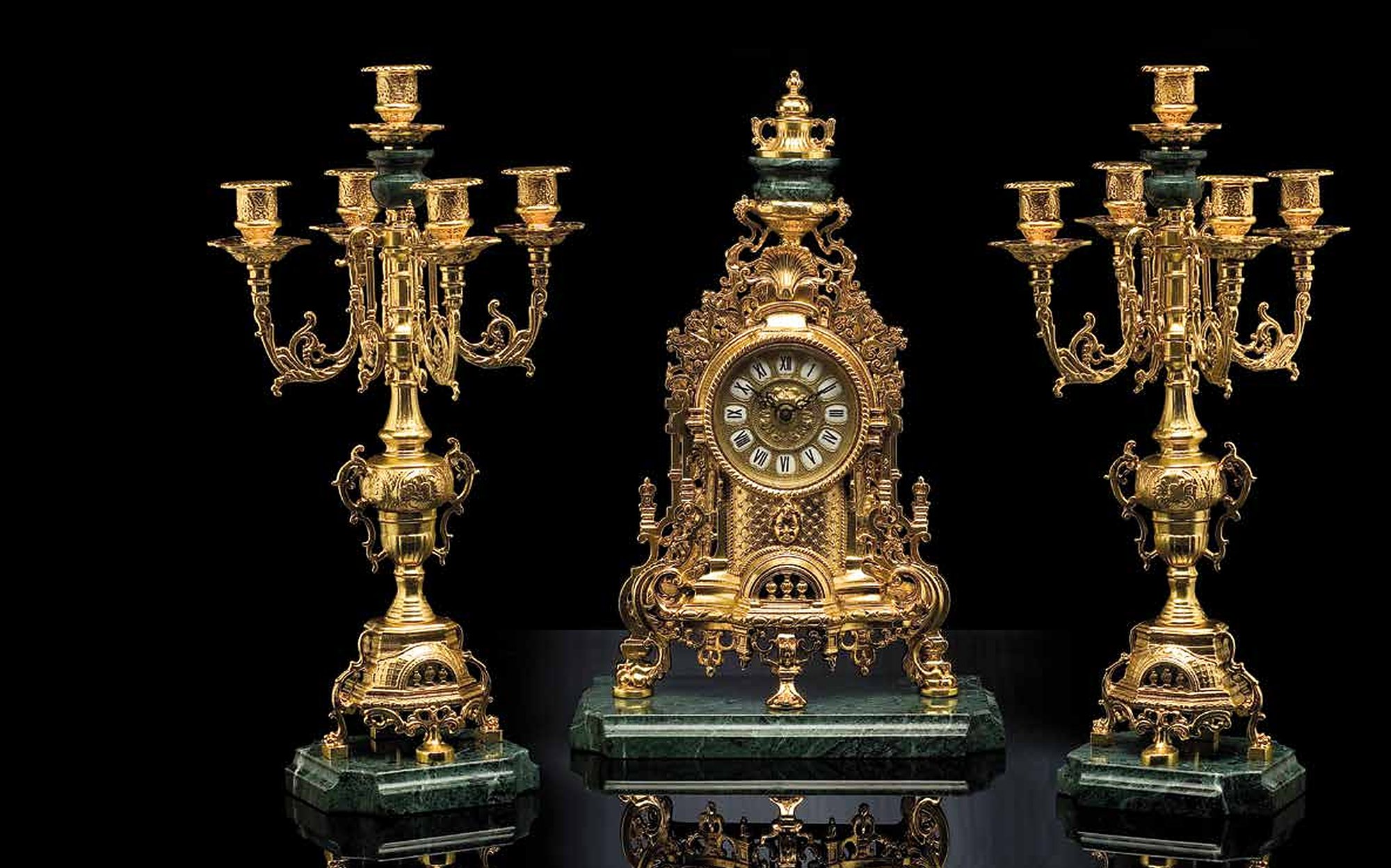 I Biagi Renaissance Second Edition gold candelabra and clock set on marble I Biagi Renaissance Second Edition gold candelabra and clock set on marble – Italian luxury crystal and gold