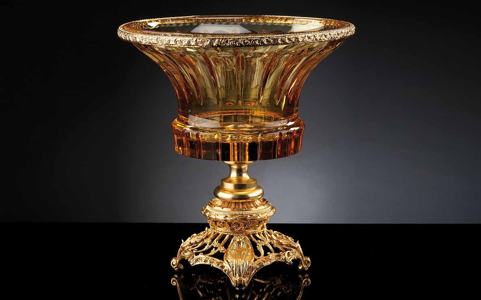 I Biagi Renaissance Second Edition amber crystal centrepiece on gold base I Biagi Renaissance Second Edition amber crystal centrepiece on gold base – Italian luxury crystal and gold