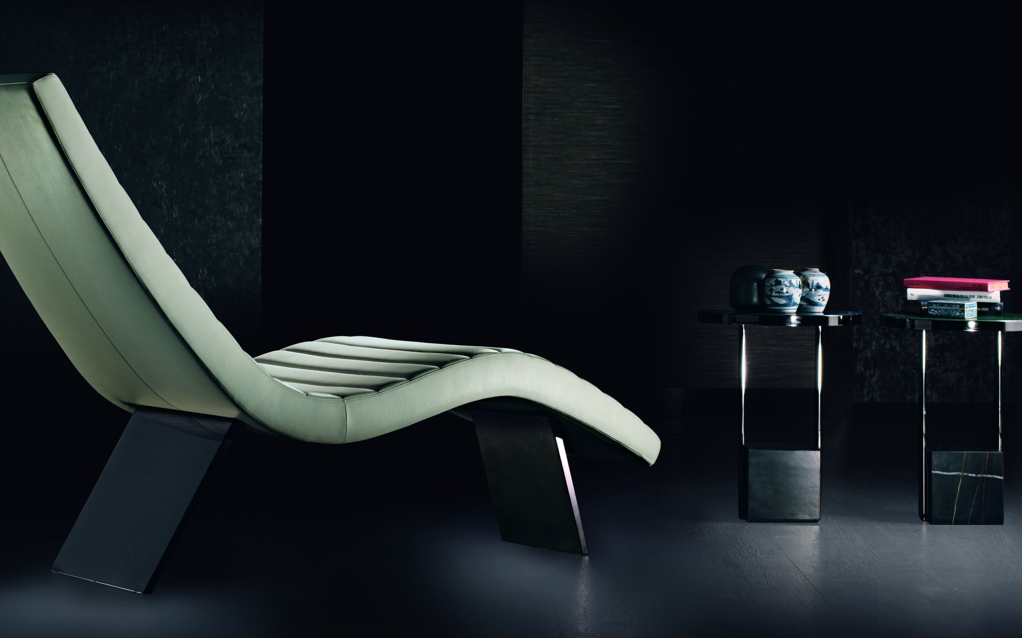 Malerba Black and More New in Town chaise longue in dark interior Malerba Black and More New in Town chaise longue in dark interior – contemporary Italian luxury furniture