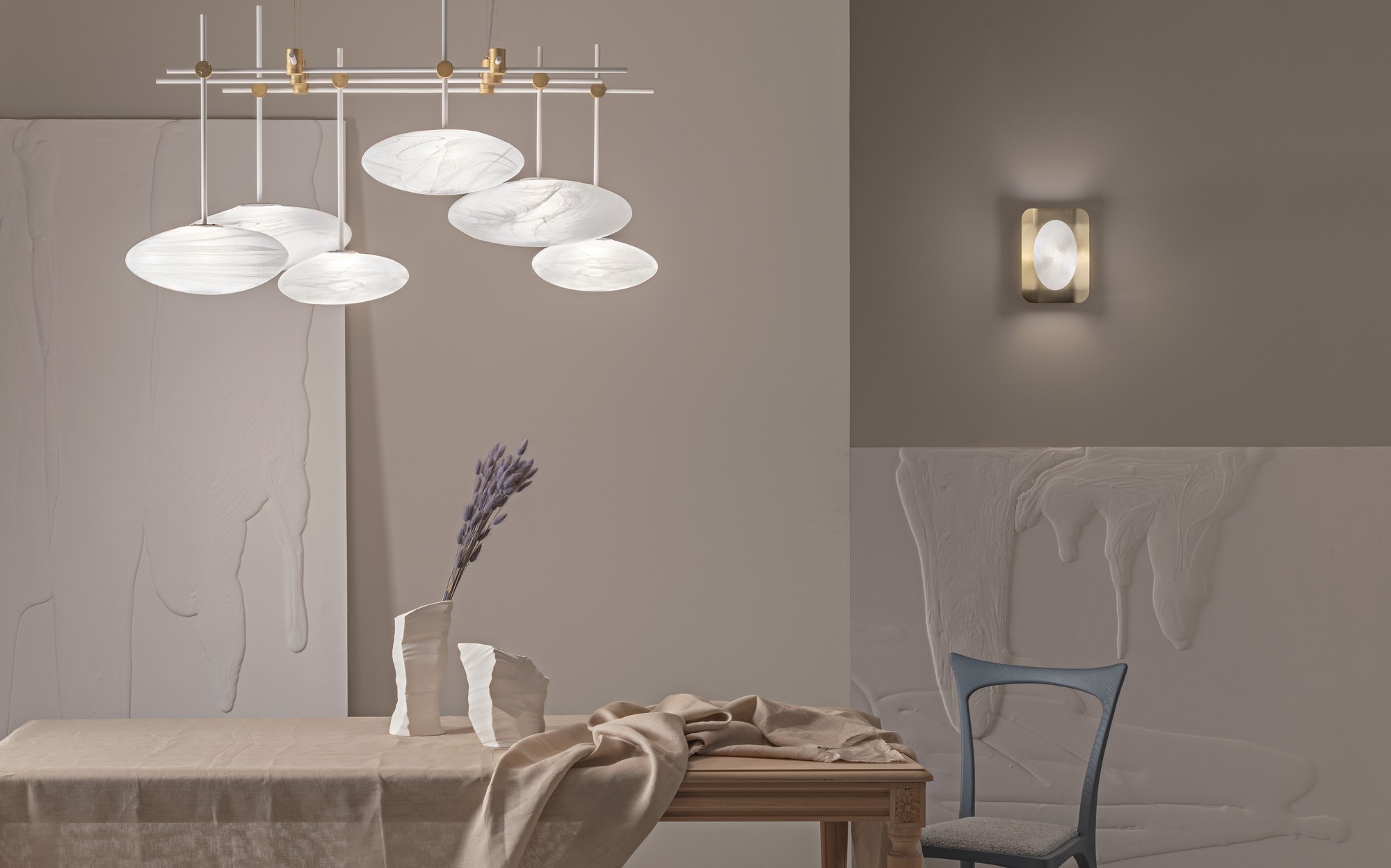 Patrizia Volpato Light to Uniqueness Nubi suspension lamp and wall lamp in dining room &ndash; Italian luxury glass lighting