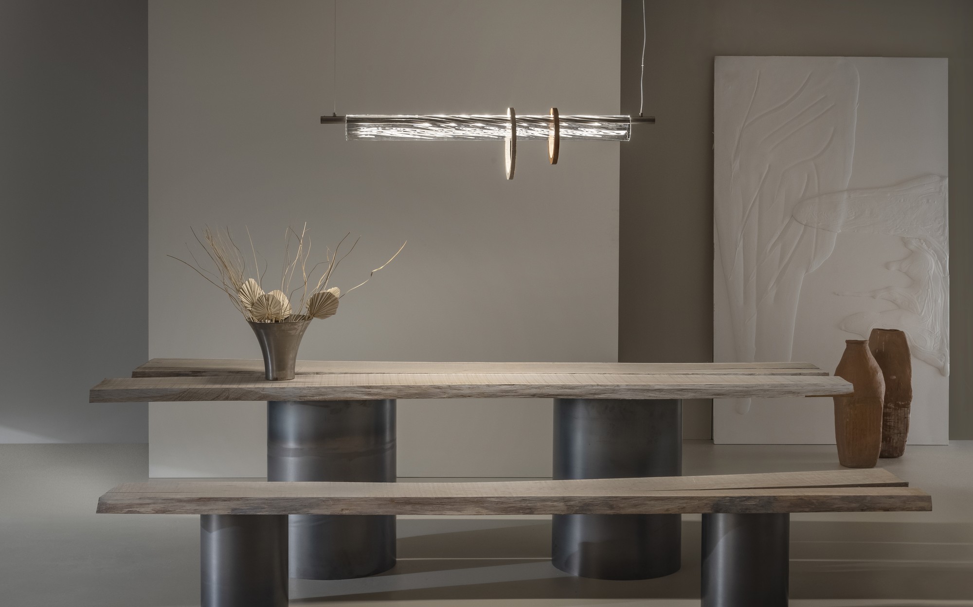 Patrizia Volpato Light to Uniqueness Orbite suspension lamp over wooden dining table &ndash; Italian luxury glass lighting
