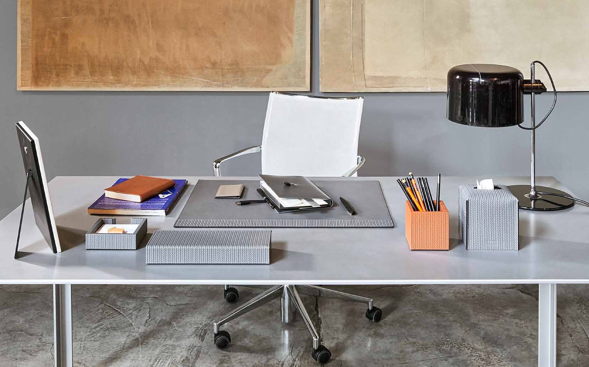 Pinetti Collection 2024 grey leather desk set on a white office desk Pinetti Collection 2024 grey leather desk set on a white office desk – Italian luxury leather accessories