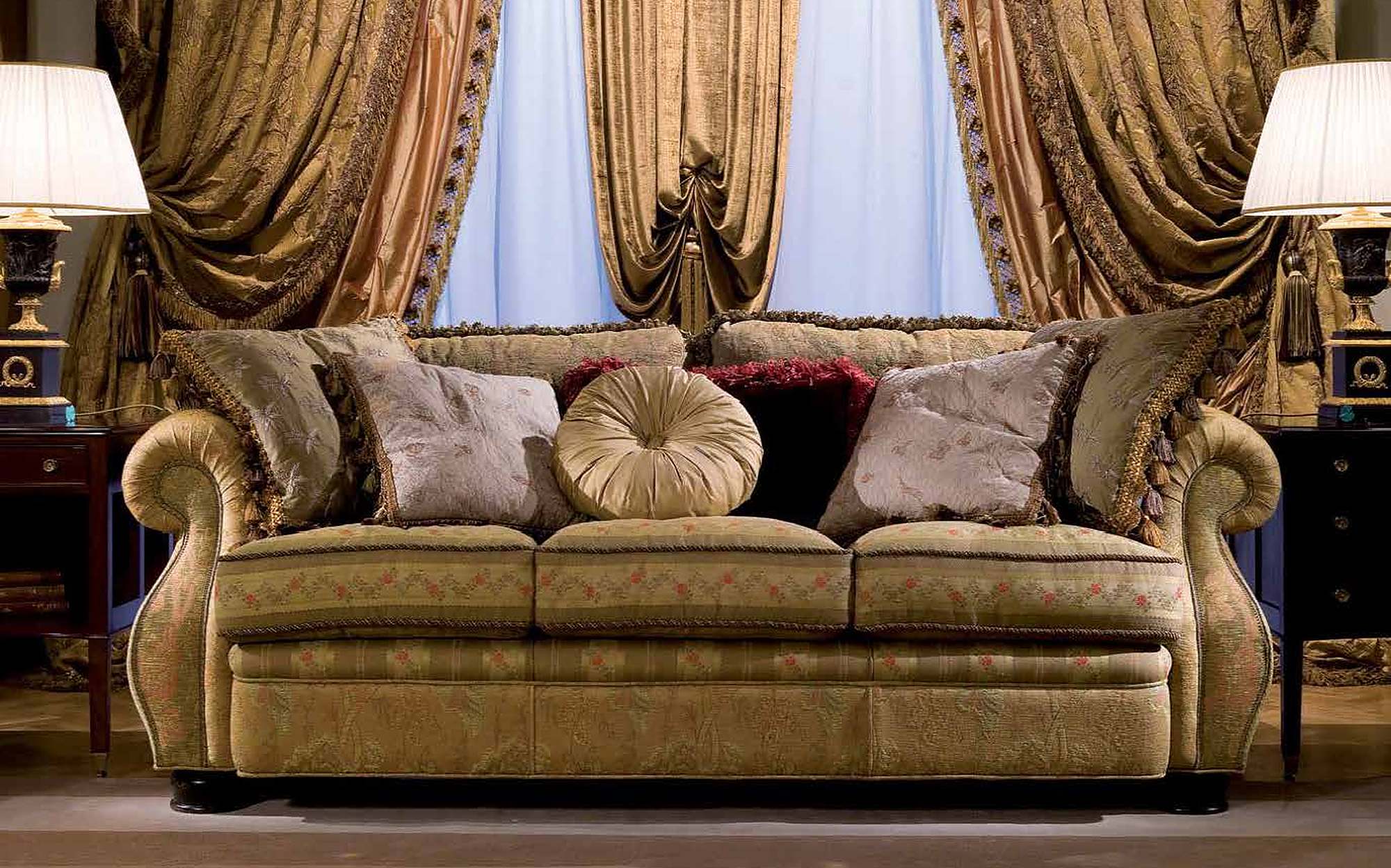 Provasi Heritage upholstered sofa with damask cushions and drapes Provasi Heritage upholstered sofa with damask cushions and drapes – classic Italian luxury furniture