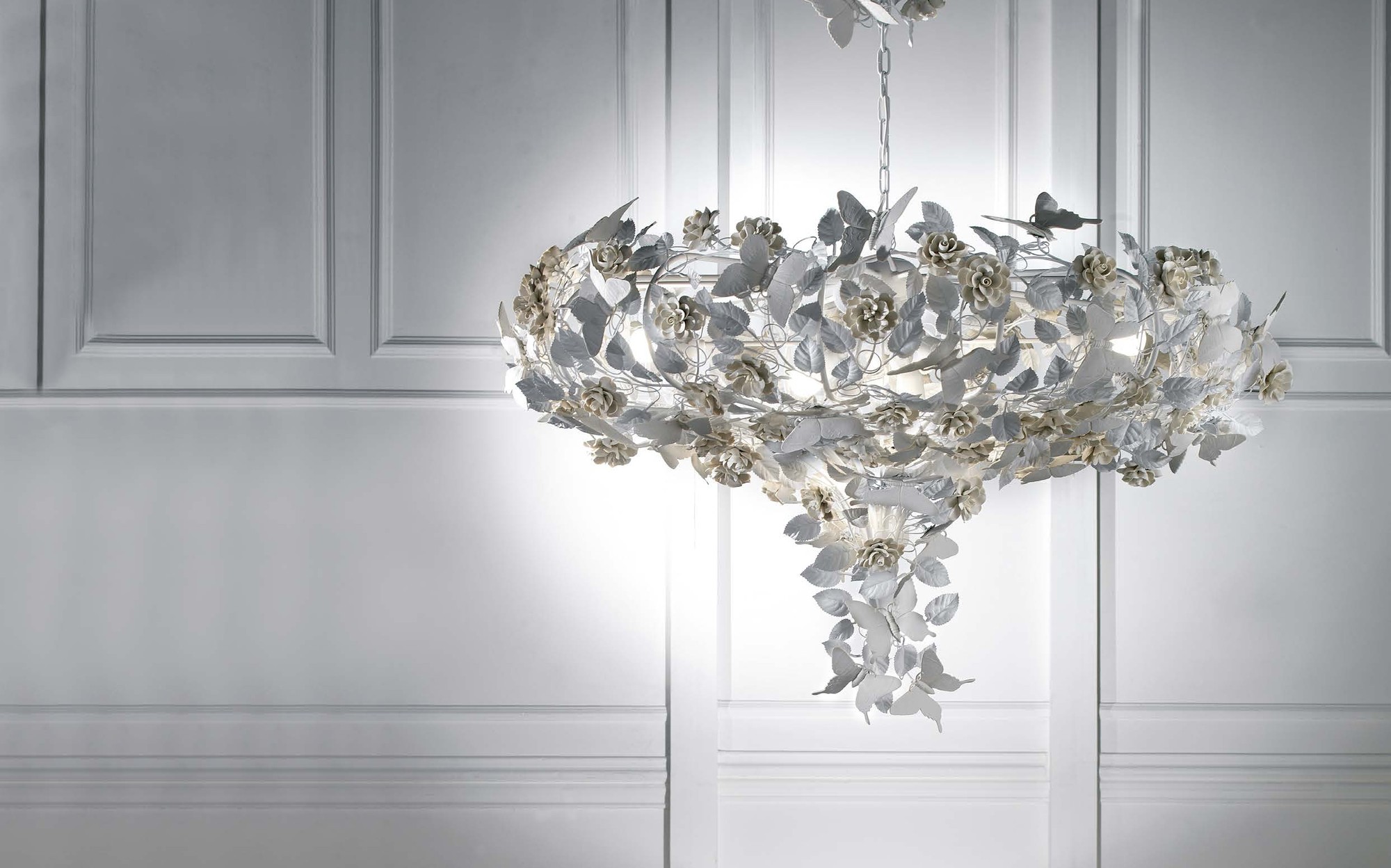 Villari Home and Light белая люстра с бабочками Villari Home and Light белая люстра с бабочками – итальянский фарфор люкс