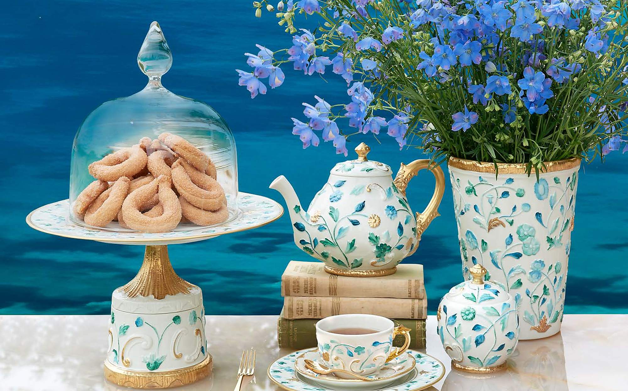 Villari The Four Seasons чайный сервиз с зелёными цветами и подставкой для десертов Villari The Four Seasons чайный сервиз с зелёными цветами и подставкой для десертов – итальянский фарфор люкс