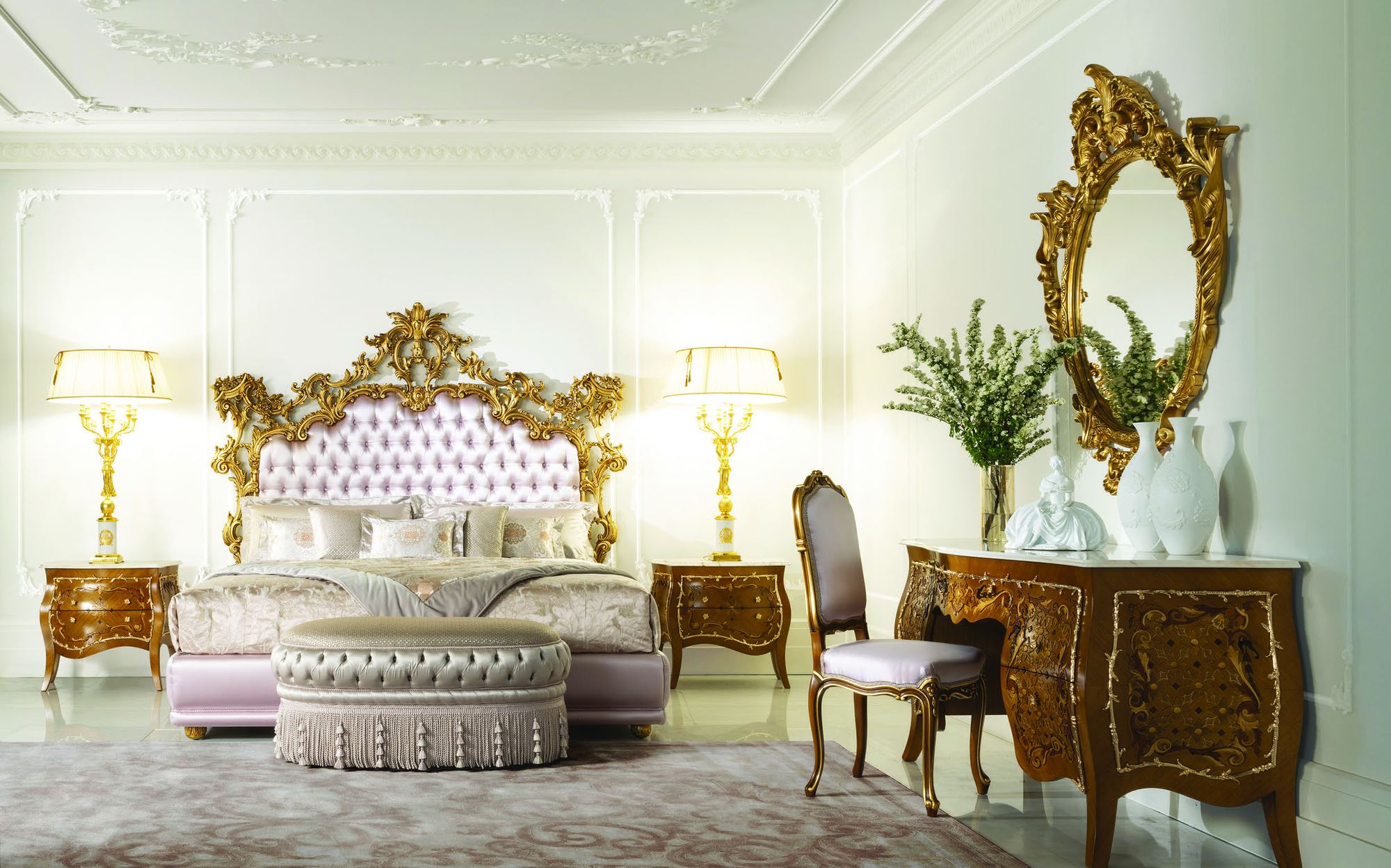 Zanaboni Classic Mood bedroom with gold carved bed, dresser and mirror Zanaboni Classic Mood bedroom with gold carved bed, dresser and mirror – Italian luxury classic furniture