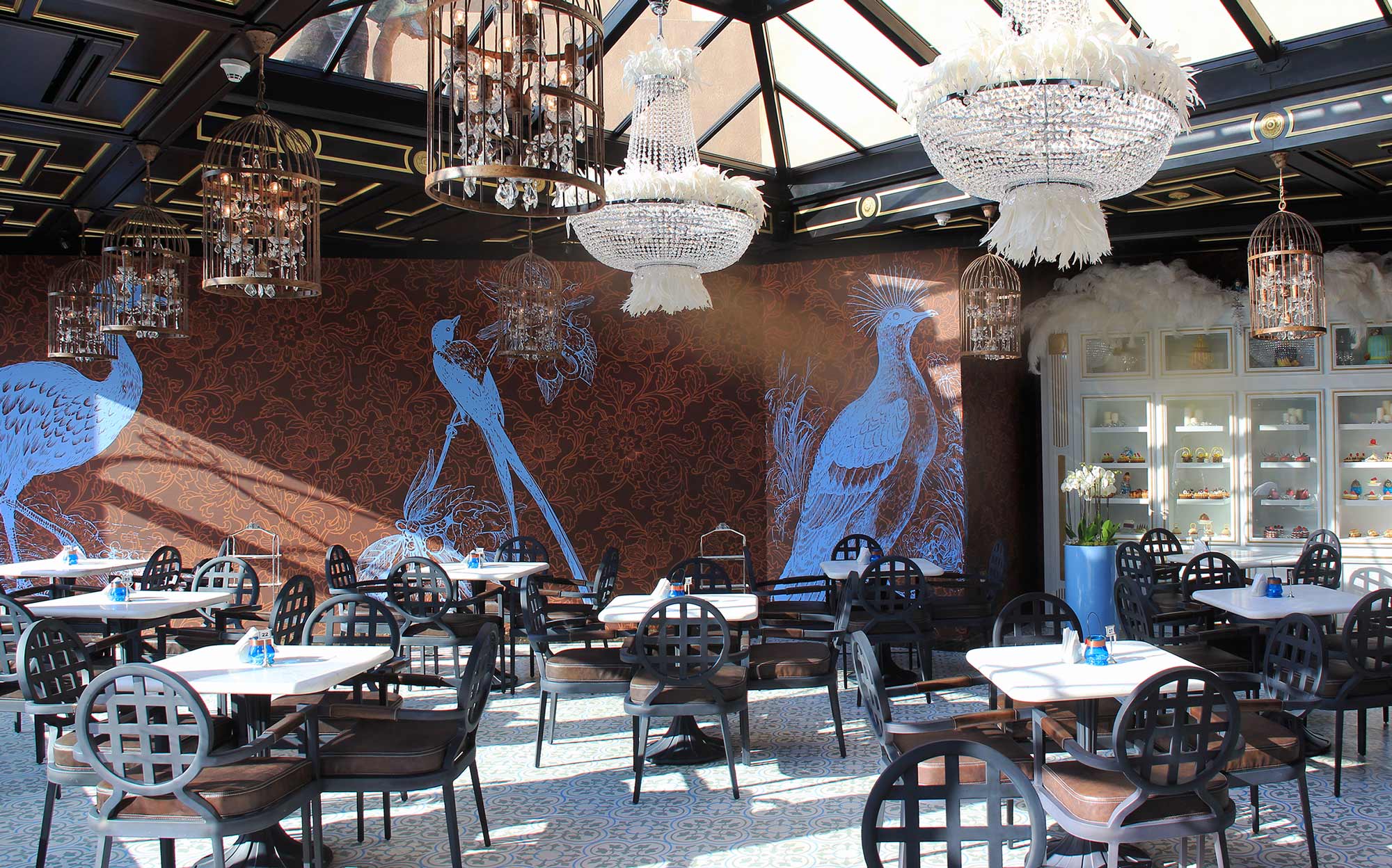 Проект роскошного кафе Orangerie Katara Village Doha со стеклянно-железной конструкцией от DFN | 101domus