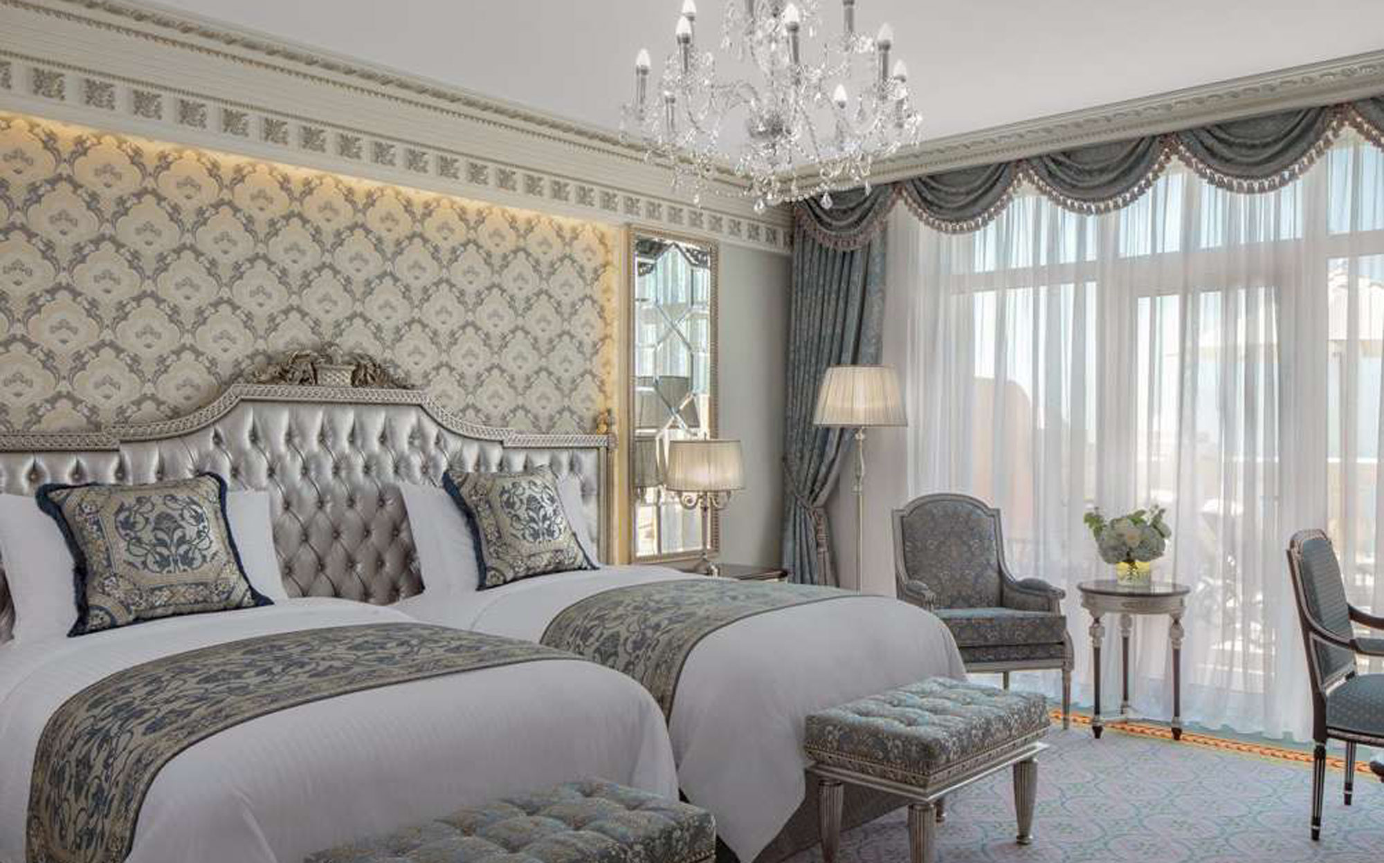 Роскошный интерьер отеля Raffles The Palm Dubai с классической итальянской мебелью от Франческо Молона | 101domus