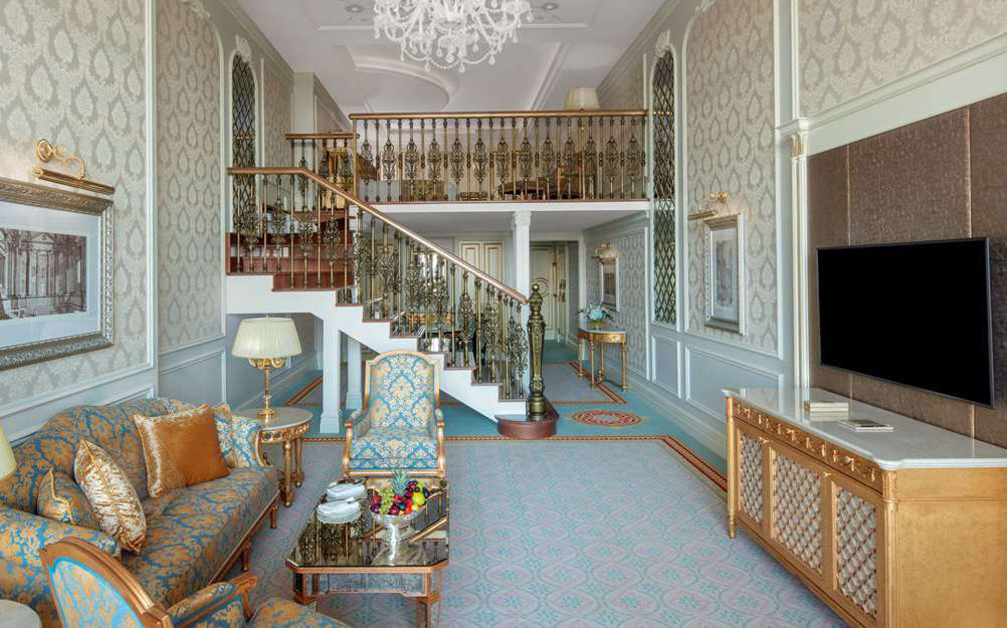 Роскошный интерьер отеля Raffles The Palm Dubai с классической итальянской мебелью от Франческо Молона | 101domus