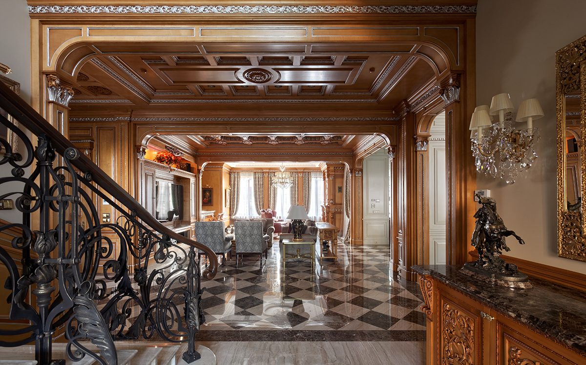 Entrance hall with wrought-iron staircase and panelled walls, Louis XV style villa in Italy | 101domus