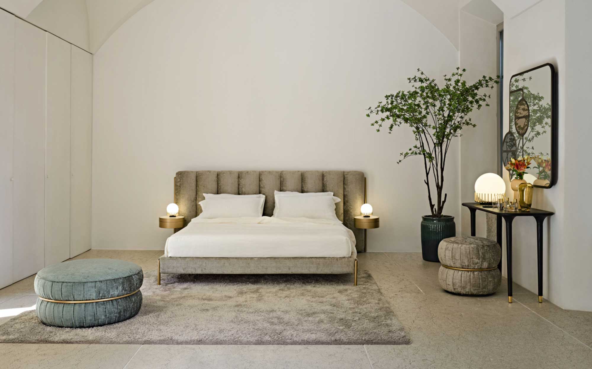  Black Tie: Italian Luxury Upholstered Furniture for Modern Interiors