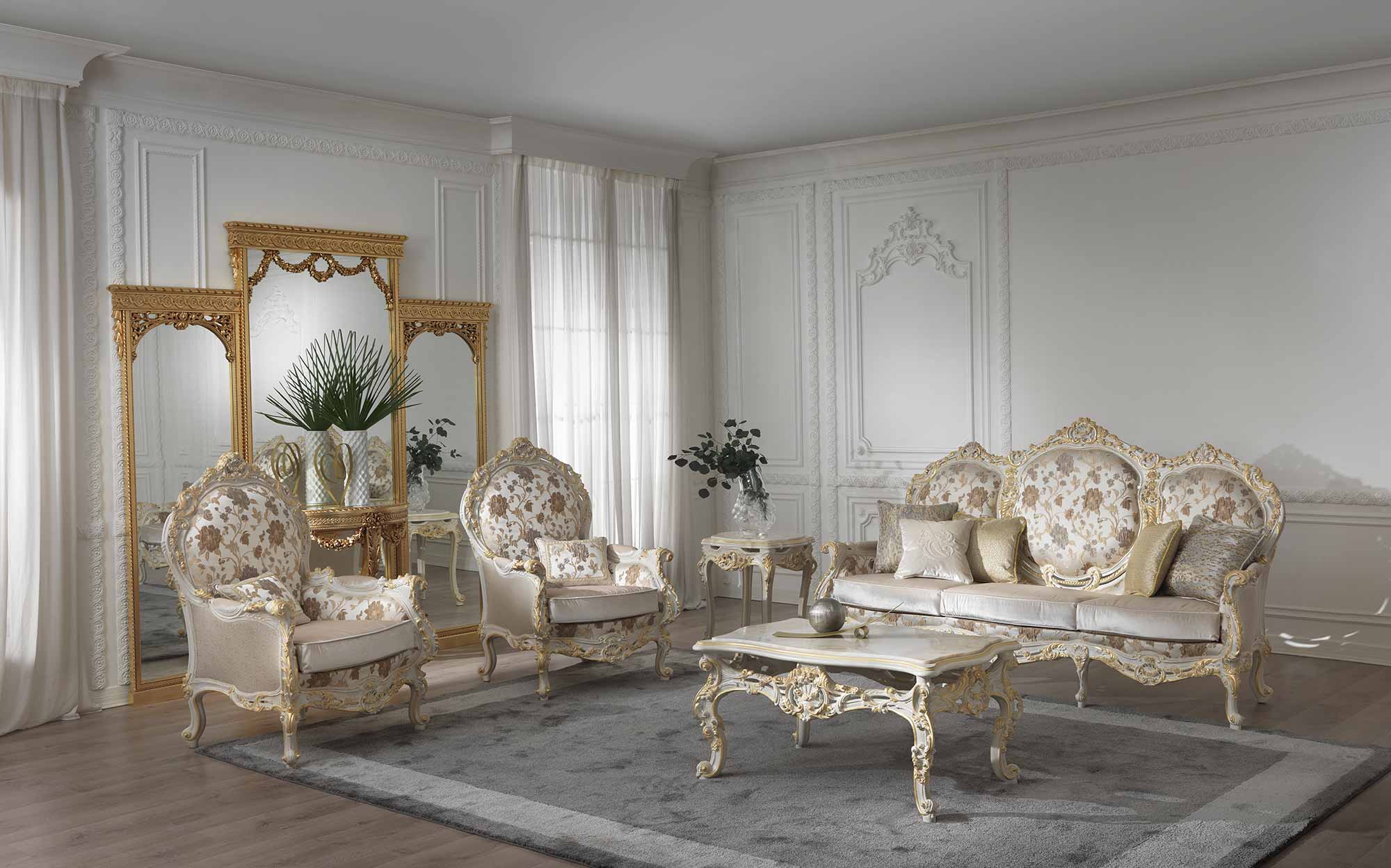 Вітальня з двома кріслами та столиком з позолотою від Asnaghi Interiors — 101DOMUS