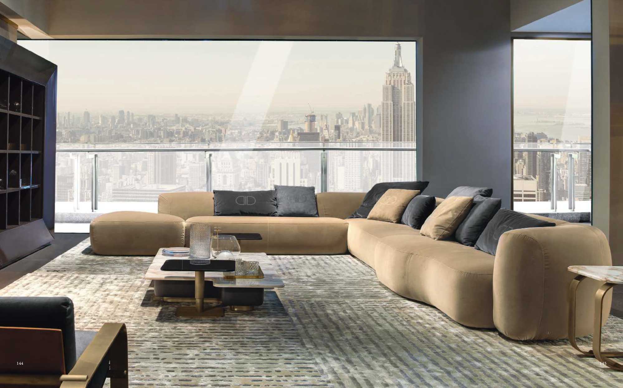 Роскошный модульный диван Daytona Home – Современный комфорт с видом на Манхэттен Модульный диван Daytona Home на фоне панорамы Нью-Йорка, современный дизайн и уютные формы